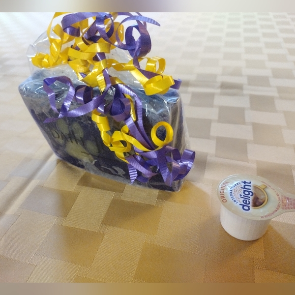 Bath Junkie Paw Prints Soap LSU Tigers Purple and Gold 💜 💛 - Picture 2 of 3